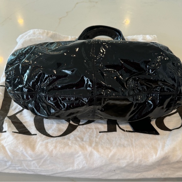 Kooba black patent leather shoulder bag. - Picture 4 of 9